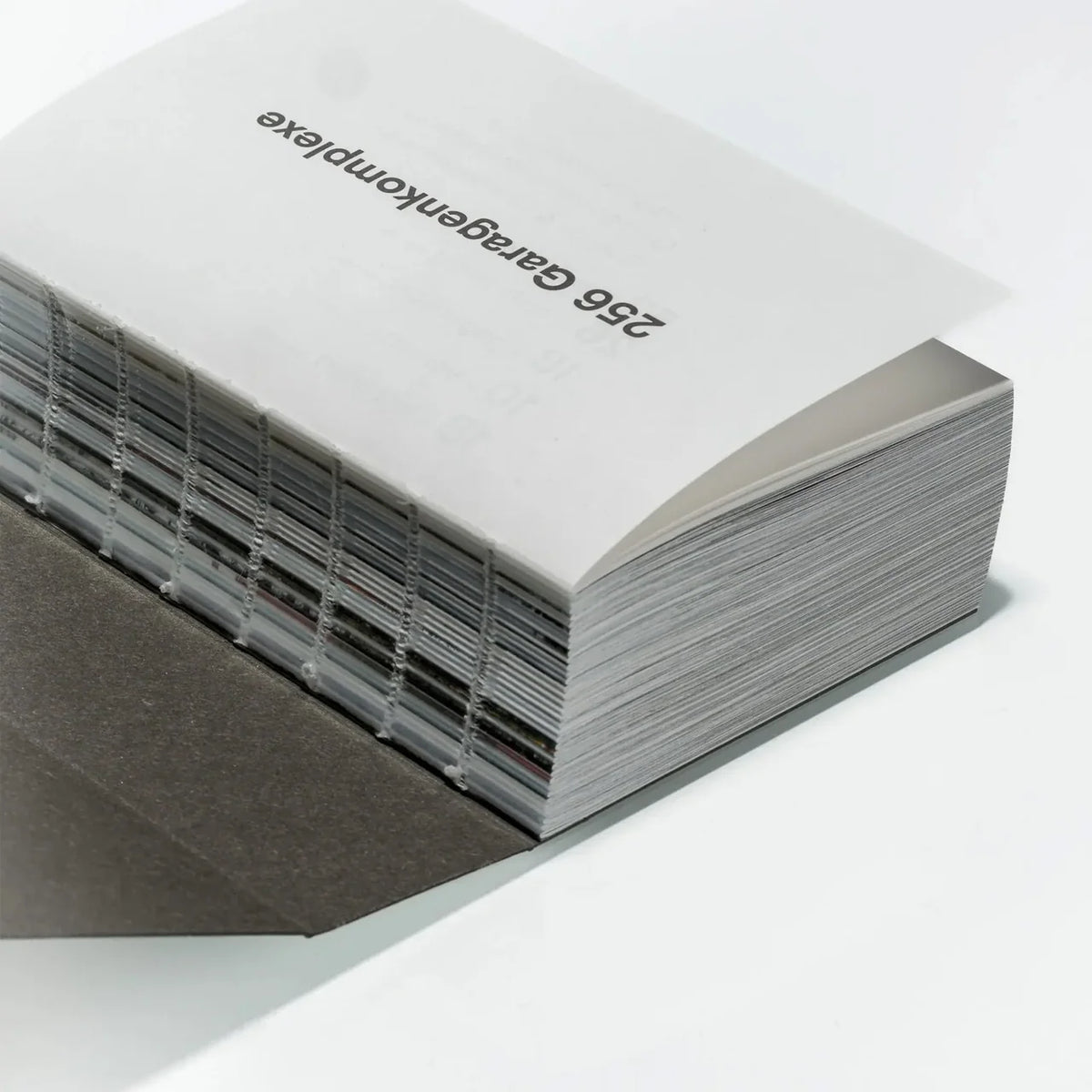 256 Garagenkomplexe by Christoph Busse