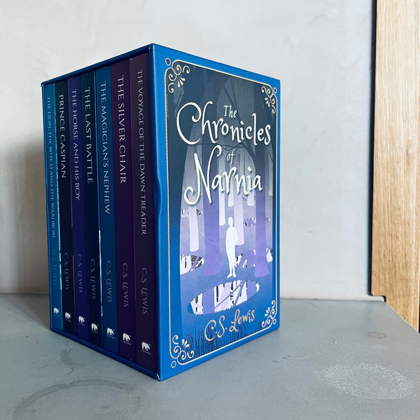 CHRONICLES OF NARNIA BOX SET by C. S. Lewis