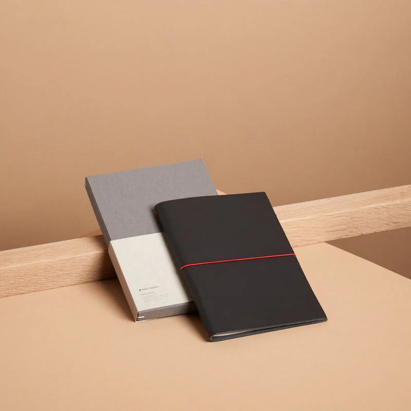 paper republic | grand voyageur [XL] | black