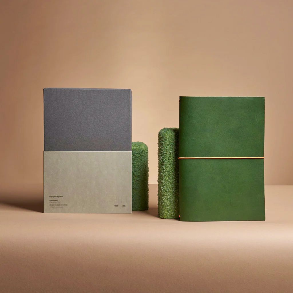 paper republic | grand voyageur [XL] | botany green