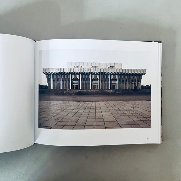 Soviet Asia: Soviet Modernist Architecture in Central Asia by Roberto Conte