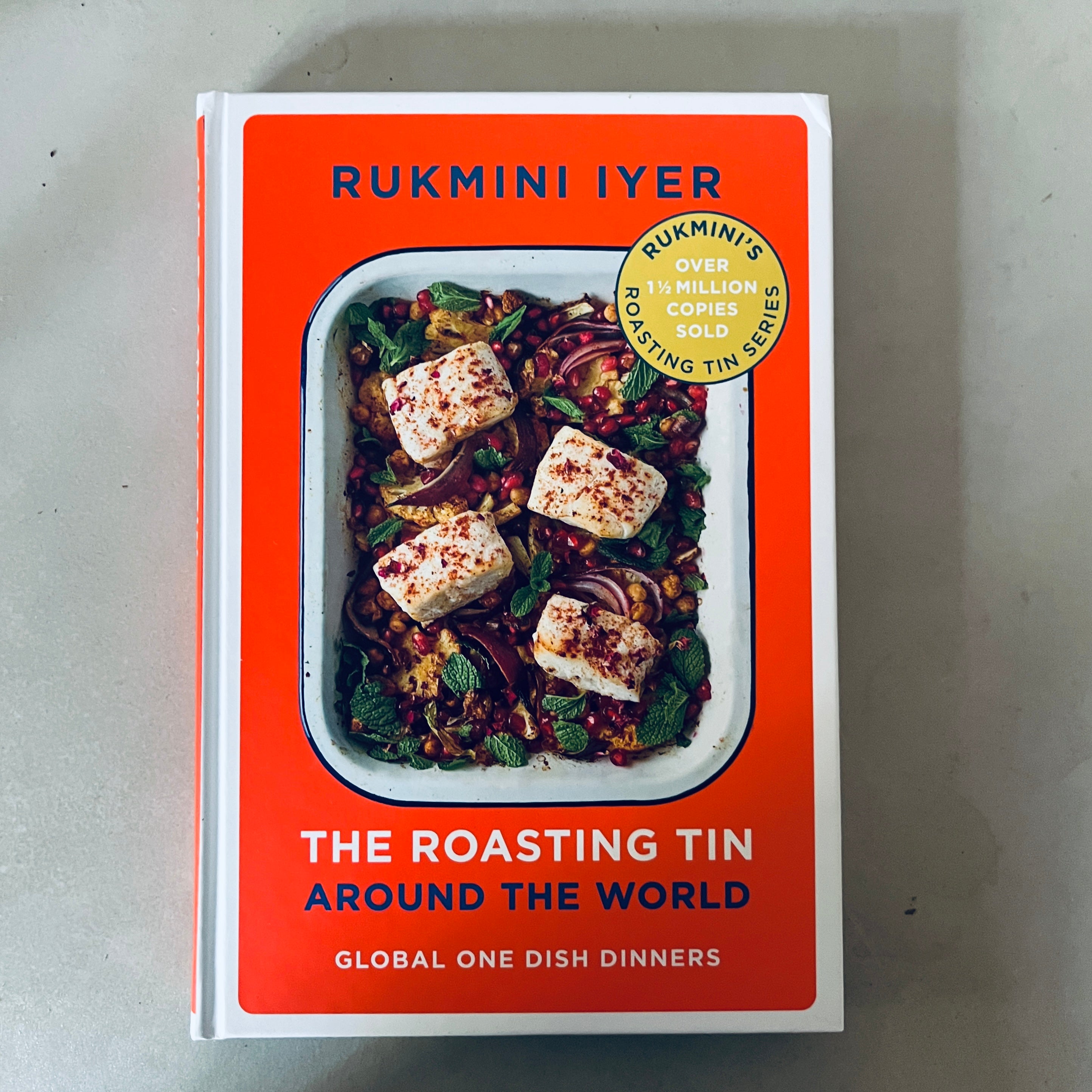 The Roasting Tin Around the World : Global One Dish Dinners by Rukmini Iyer