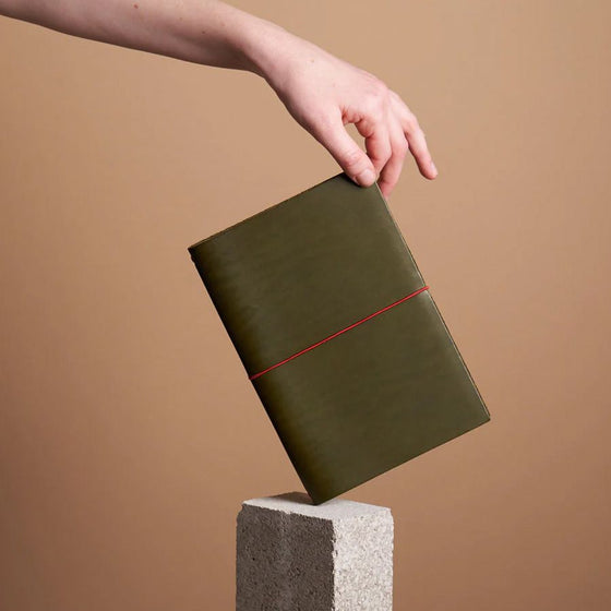 paper republic | grand voyageur [XL] | olive green