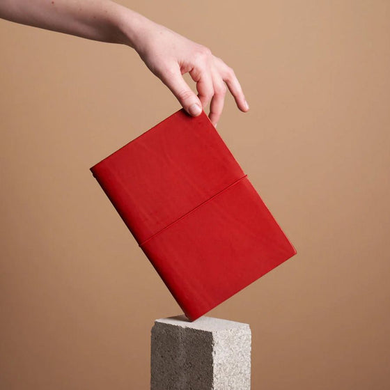 paper republic | grand voyageur [XL] | red
